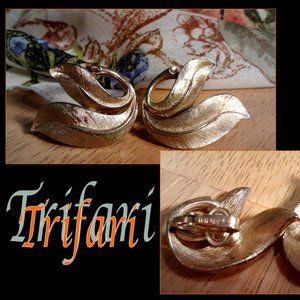 1980's Trifari clip on leaf earrings. SHIPS FREE